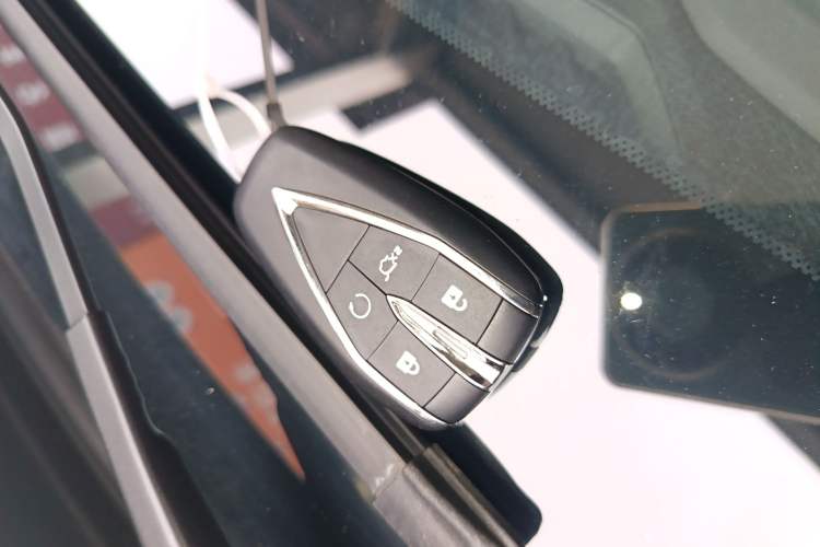 Used CHANGAN UNI-V iDD 2024 Blue Whale Smart Electric iDD 136km ZhiKu Model