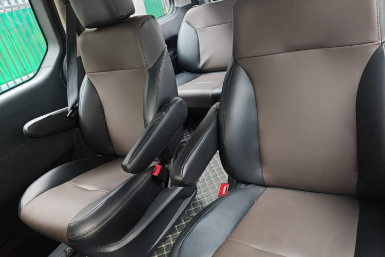 Used JAC Refine M4 2020 2.0 CTI Diesel Manual Jingrui Model China VI Standard Left Rear Seat