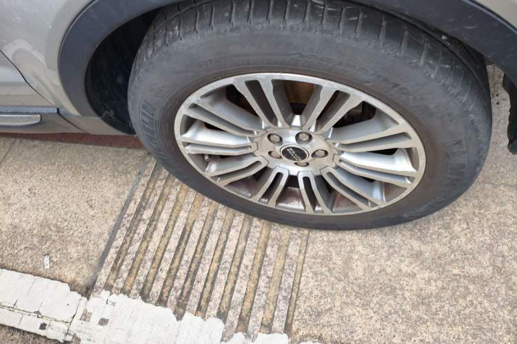 Used Land Rover Range Evoque 2012 2.0T 5-Door YAOZHI Version Right Front Wheel Hub