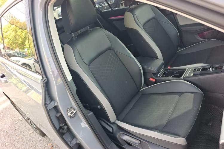 Used Volkswagen Golf 2021 280TSI DSG Pro First Edition Right Front Seat