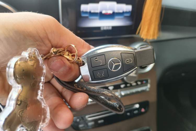 Used Mercedes-Benz GLC 2019 GLC 300 L 4MATIC Dynamic Model Vehicle Key