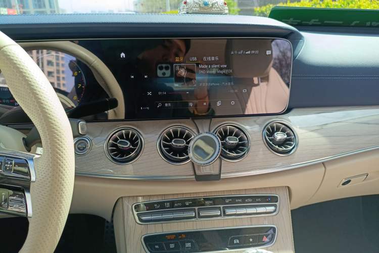 Used Mercedes-Benz E-Class 2023 E 260 4MATIC Coupe Audio And AC Panel