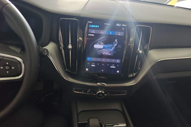 Used Volvo XC60 2025 B5 4x4 Smart Luxury Edition
