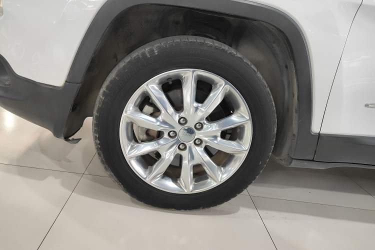 Used Jeep Cherokee 2014 2.4L Luxury Edition
