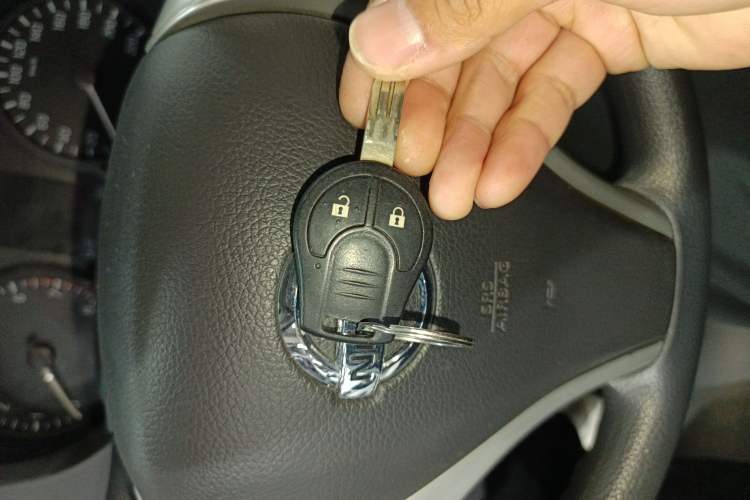 Used Nissan Navara 2017 2.5L Automatic 2WD Luxury Edition QR25
