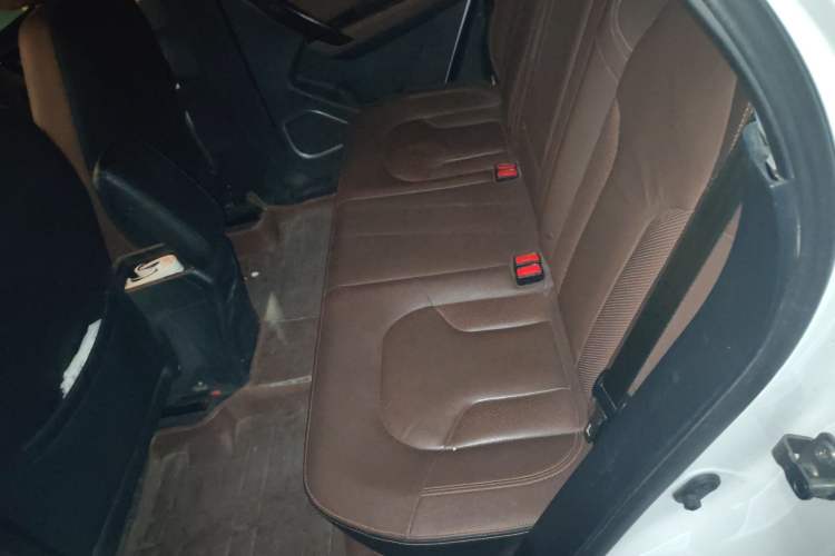 Used FAW Senya R7 2016 1.6L Manual Luxury Model Left Rear Seat