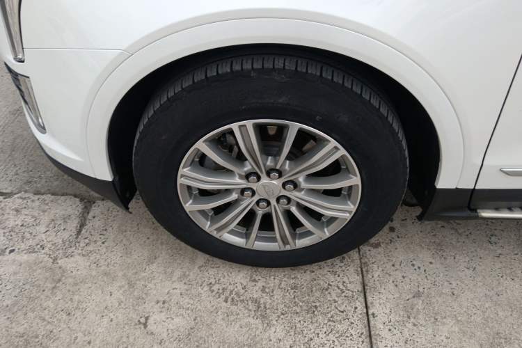 Used Cadillac XT5 2018 25T Luxury Model Left Front Wheel Hub