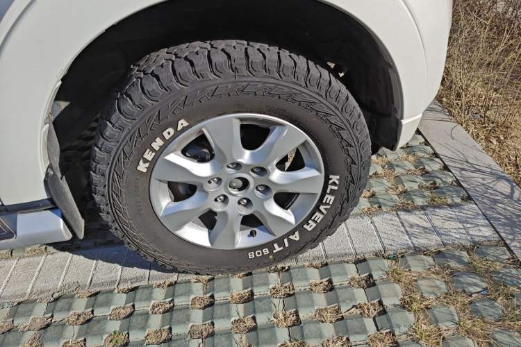 Used Mitsubishi Pajero 2020 3.0L Automatic Luxury Off-Road Version Right Front Wheel Hub