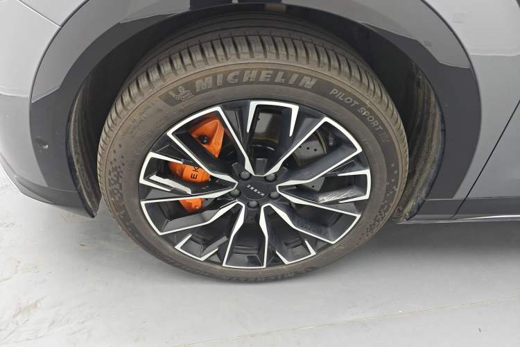 Used Zeekr 7X 2025 100 kWh Long-Range Rear-Wheel Drive with Intelligent Driving Features
