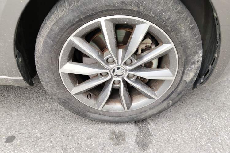 Used Skoda Octavia 2019 1.5L Automatic SmartDrive Comfort Edition China VI Standard Right Front Wheel Hub