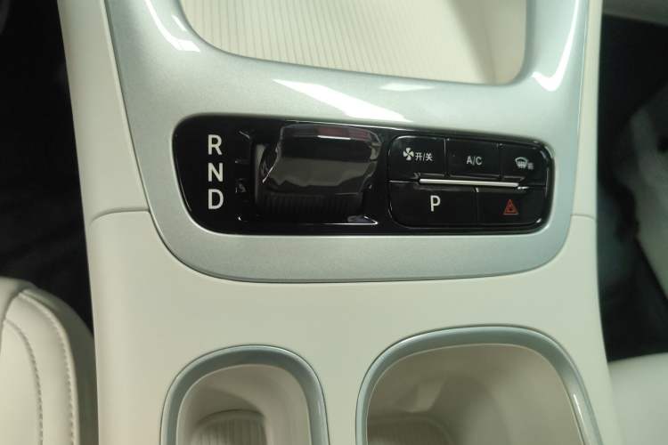 Used Geely Galaxy Geome 2026 Model 410km Freedom Edition Gear Lever