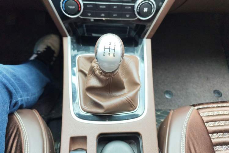 Used Leopaard CS10 2017 1.5T Manual Prestige Model Gear Lever