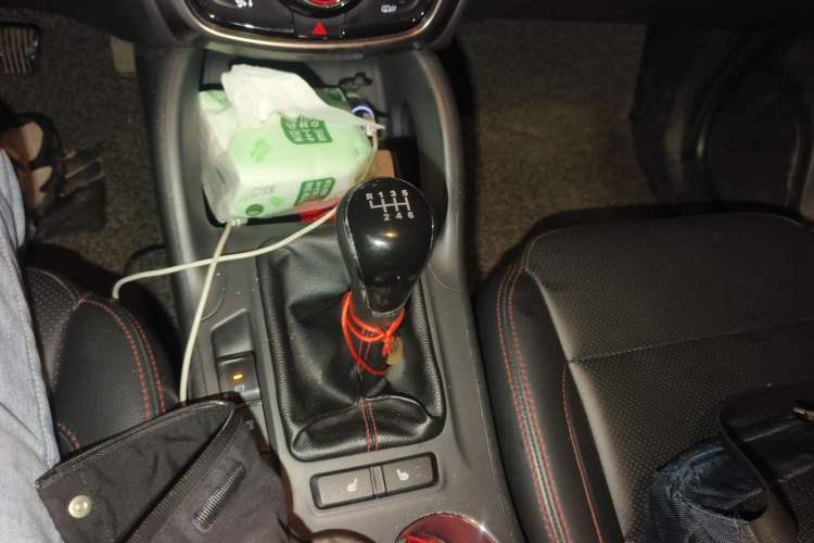 Used CHANGAN CS75 2014 2.0L Manual Leading Version China IV Standard Gear Lever