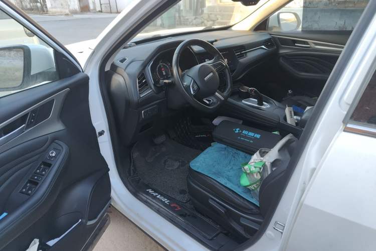 Used Haval F7 2019 1.5T Two-Wheel Drive i-Type China V Standard Interior 3