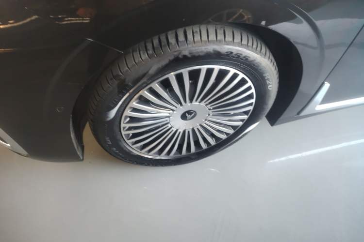 Used VOYAH Dream 2025 PHEV Four-Wheel-Drive Flagship Kunpeng Edition
