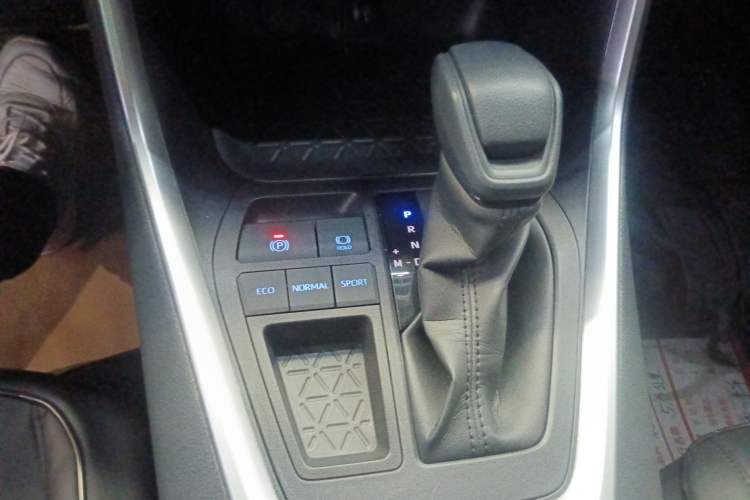 Used Toyota RAV4 2020 2.0L CVT Two-Wheel Drive Fashion Edition
