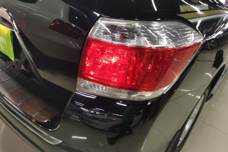 Used Toyota Highlander 2012 2.7L 2WD 5-Seater Elite Edition Right Rear Taillight