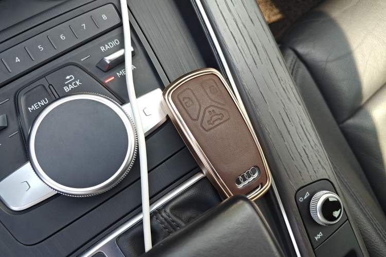 Used Audi A4L 2018 30th Anniversary Edition 40 TFSI Fashion Model Vehicle Key