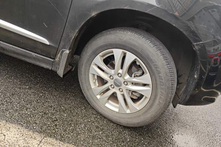 Used Haval H6 2016 Upgraded Model 1.5T Automatic Two-Wheel Drive Elite Version Right Front Wheel Hub