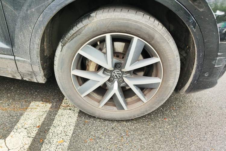 Used Volkswagen Touareg 2021 3.0 TSI Prestige Edition Classic Sport Package Right Front Wheel Hub