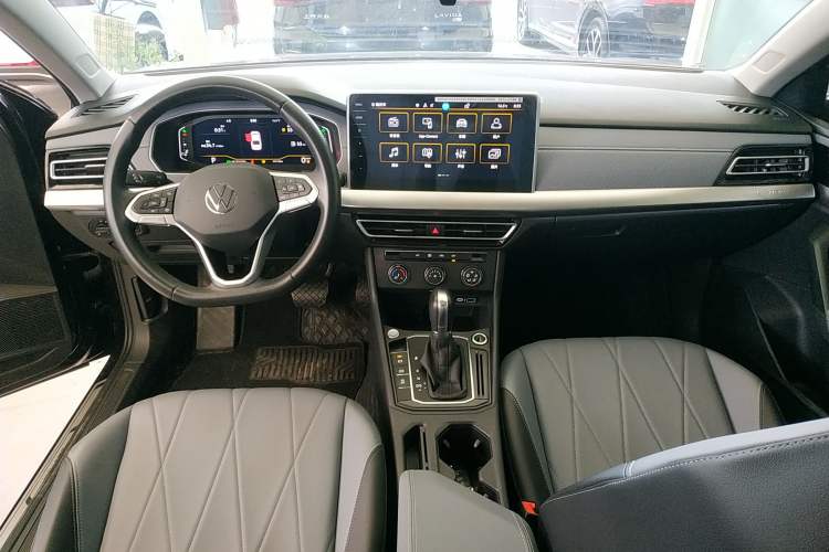 Used Volkswagen Lavida 2023 1.5L Automatic 5 Million Edition Center Console