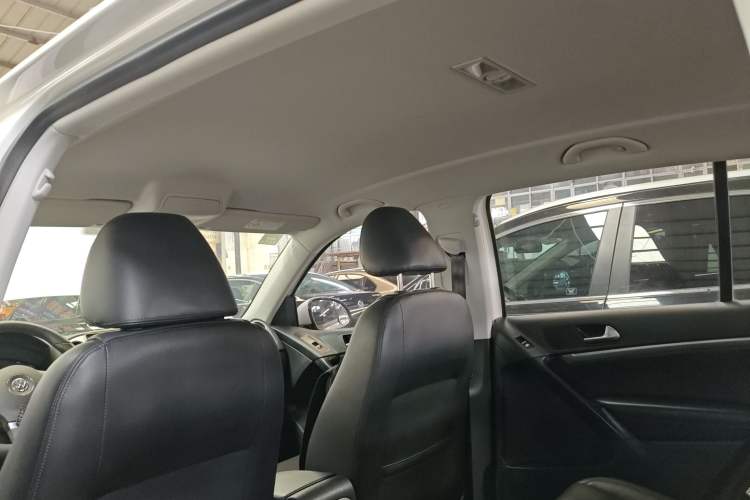 Used Volkswagen Tiguan 2015 1.8TSI Automatic Two-Wheel Drive Comfort Edition Headliner