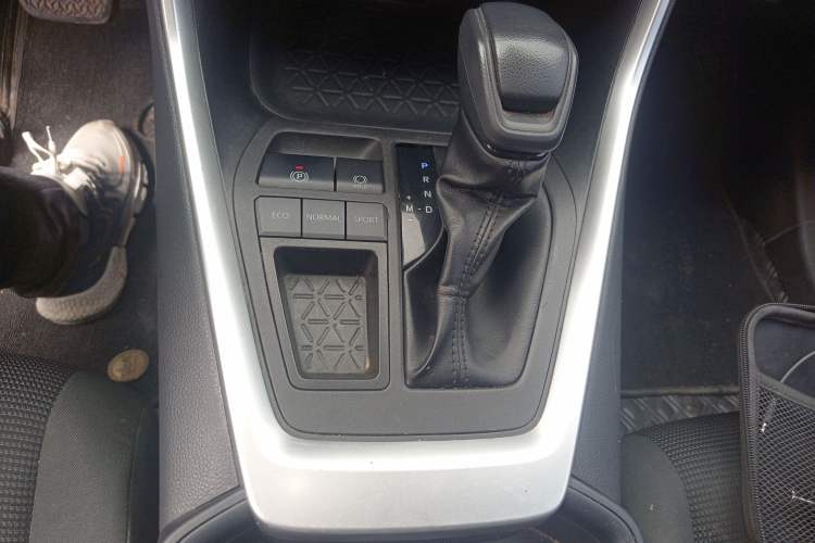 Used Toyota RAV4 2023 2.0L CVT Two-Wheel Drive Urban Edition
