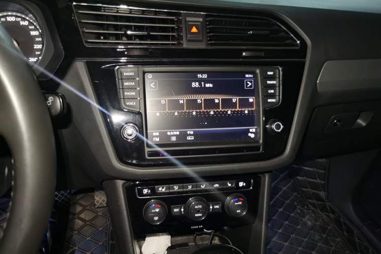 Used Volkswagen Tiguan L 2018 330TSI Automatic Two-Wheel Drive Luxury Edition Audio And AC Panel