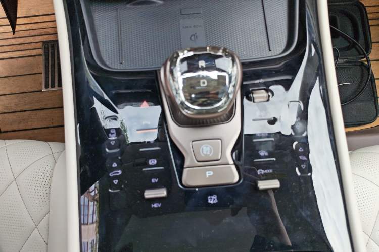 Used Denza D9 2022 DM-i 970 Four-Wheel Drive Flagship Model Gear Lever