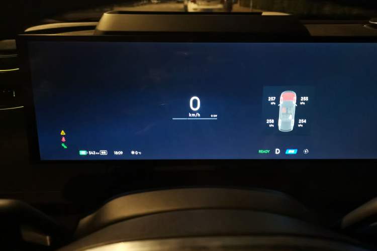 Used Geely Galaxy E8 2024 665 km Range Rear-Drive Starship Long-Range Version
