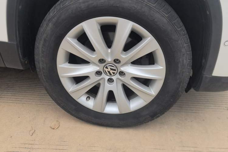 Used Volkswagen Tiguan 2010 2.0 TSI Automatic All-Wheel Drive Flagship Edition Right Front Wheel Hub