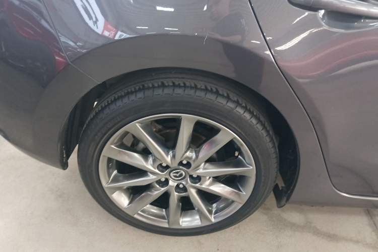 Used Mazda 3 Axela 2017 Hatchback 2.0L Automatic Luxury Model China VI Standard