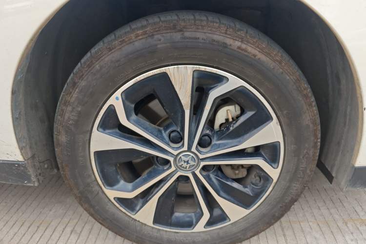 Used Venucia D60EV 2020 Standard Range T3 Right Front Wheel Hub