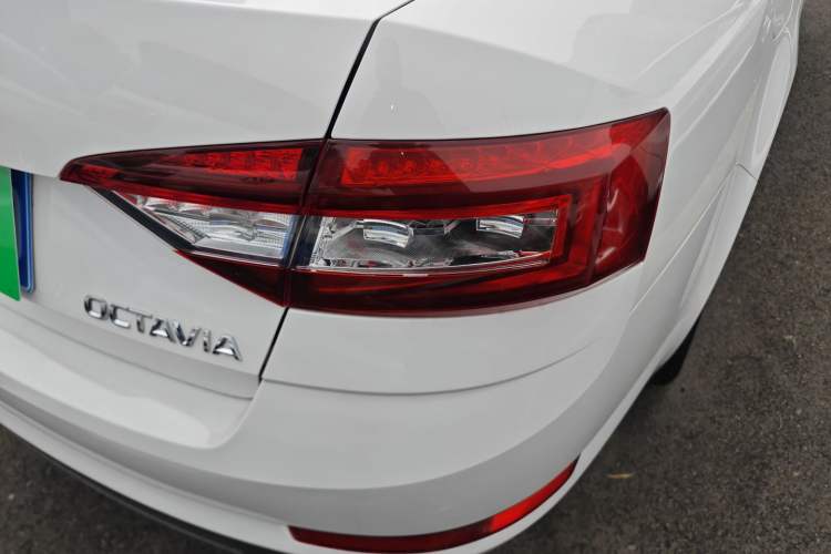 Used Skoda Octavia 2019 1.5L Automatic Smart Drive Luxury Edition China VI Standard
