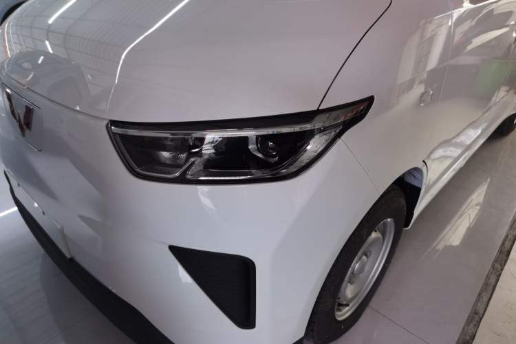 Used Wuling Yangguang 2024 300KM Comfort Version Passenger Van 75kW