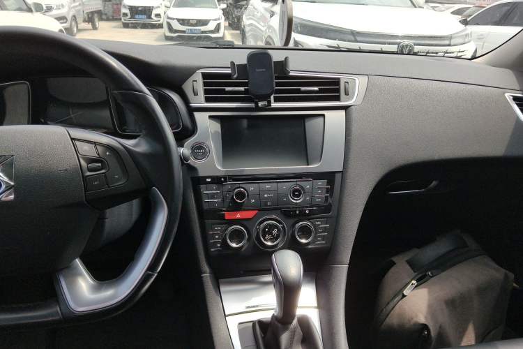 Used DS 5LS 2014 1.6T Luxury Edition THP160
