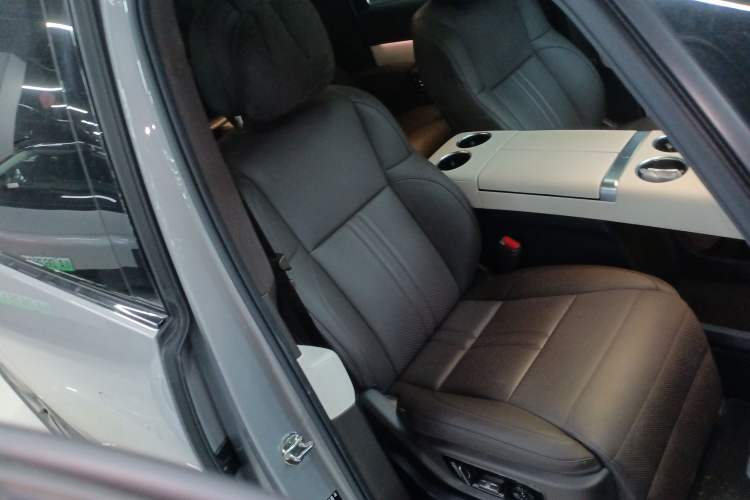 Used Li Auto MEGA 2024 Ultra Model
