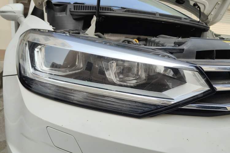 Used Volkswagen Touran 2018 Volkswagen Touran L 280TSI DSG Luxury Edition 7 Seats Right Front Headlight