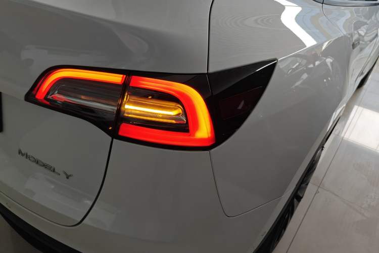 Used Tesla Model Y 2021 Long-Range All-Wheel-Drive Version Right Rear Taillight