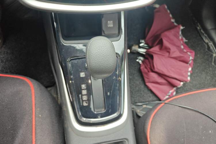 Used Nissan Tiida 2016 1.6L CVT Cool Dynamic Edition Gear Lever