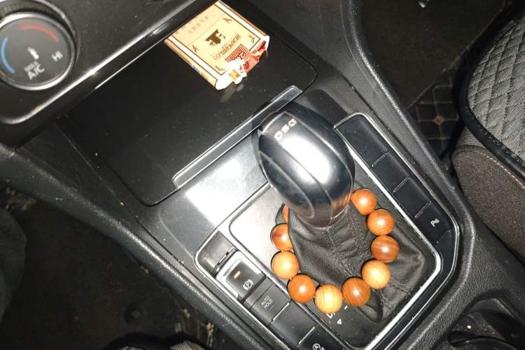 Used Volkswagen Golf Sportsvan 2016 230TSI Automatic Trend Edition Gear Lever