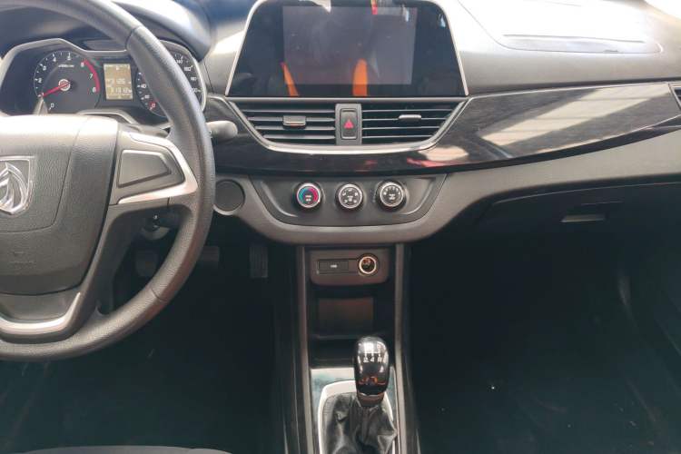 Used Baojun 310 2016 1.2L Manual Fashionable Edition
