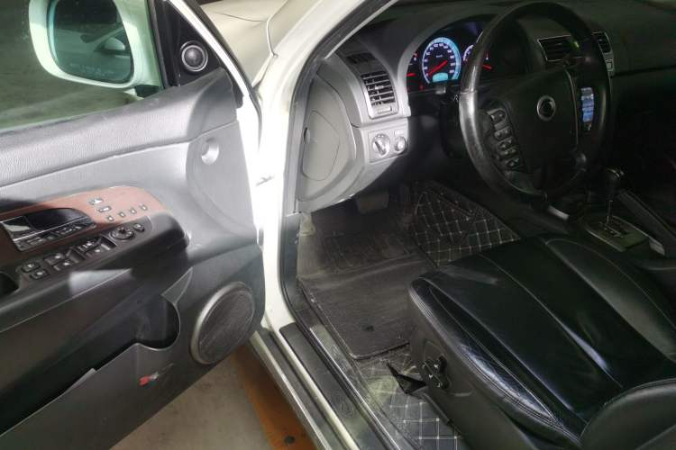 Used SsangYong Rexton W 2014 2.0T Four-Wheel Drive Luxury Navigation Version with 5 Seats
