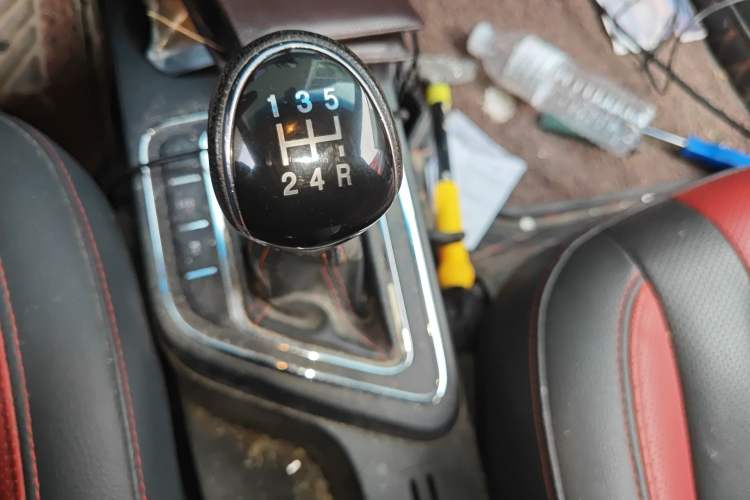 Used JAC Group Refine S2 2018 Smart Drive Edition 1.5L Manual Luxury Smart Model Gear Lever