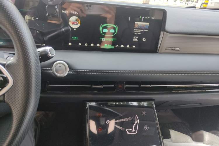 Used NETA U 2023 NETA U-Ⅱ Challenge Edition 500 U Show – Lithium Iron Phosphate Audio And AC Panel