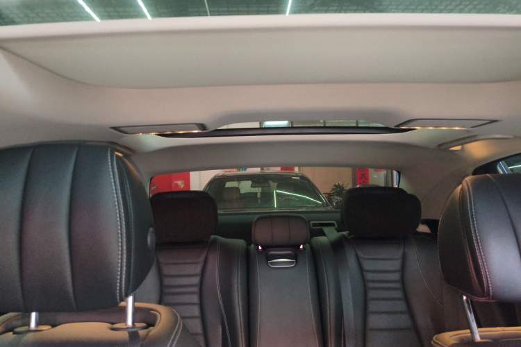 Used Mercedes-Benz E-Class 2018 Restyled E 300 L Sporty and Stylish Edition Headliner