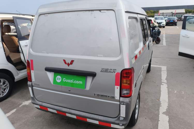 Used Wuling Zhiguang 2020 1.2L Van Utility Model China VI Emission Standard 5-Seater LSI