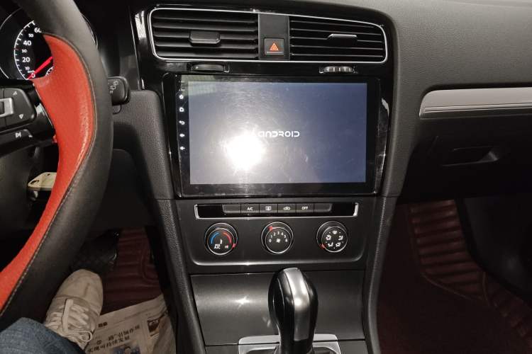 Used Volkswagen Golf 2018 1.6L Automatic Comfort Model Audio And AC Panel