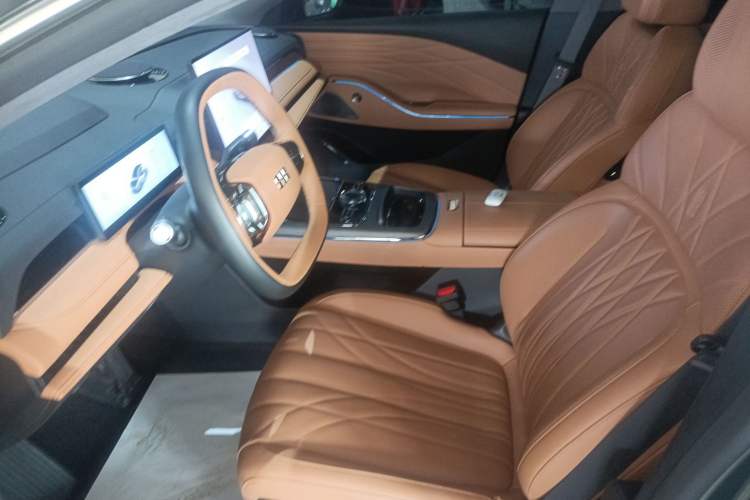 Used Geely Galaxy 8 2025 130km EM-P Starship Edition
