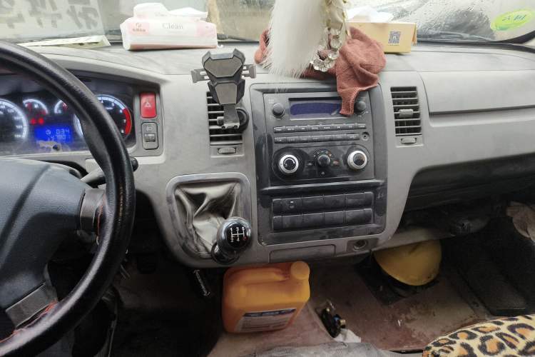 Used Foton Scenic G7 2020 2.4L Commercial Version Short Wheelbase Flat-Top 4-Seater Van China VI Emission Standard 4K22D4M